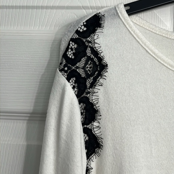 Lane Bryant women’s ivory top with black lace on the shoulders - Size 18 - 20. - Picture 3 of 6